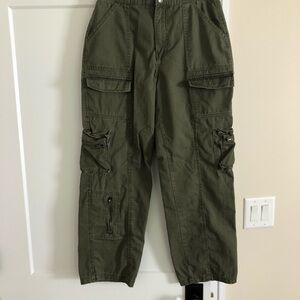 Green Cargo Pants with Utility Pockets and Relaxed Fit
